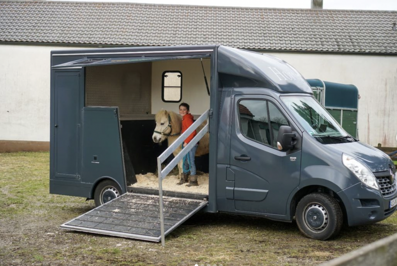 Paulihof-Unser neuer Pferdetransporter